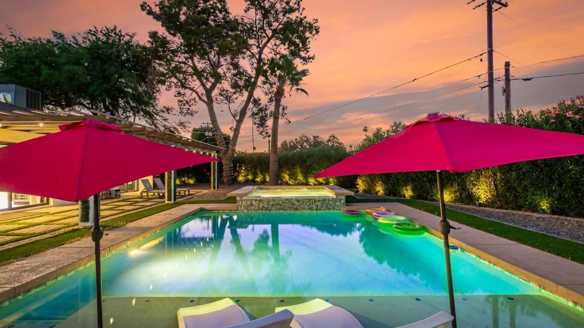 New Windsor Modern Retreat Pool Spa Volleyball Scottsdale
